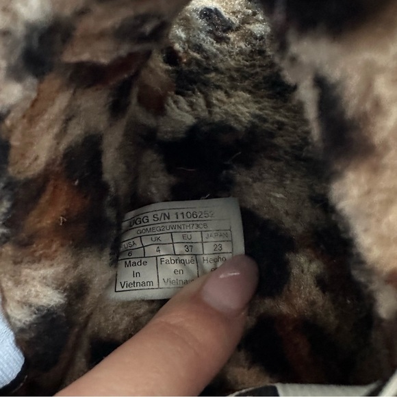 UGG Fluff Yeah Leopard Slippers Elastic Slingback Size 6 Women’s Open Toe Detail - Picture 7 of 7